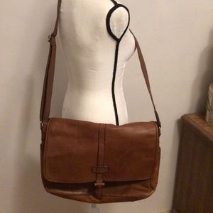 Fossil leather men’s messenger  bag  SZ L